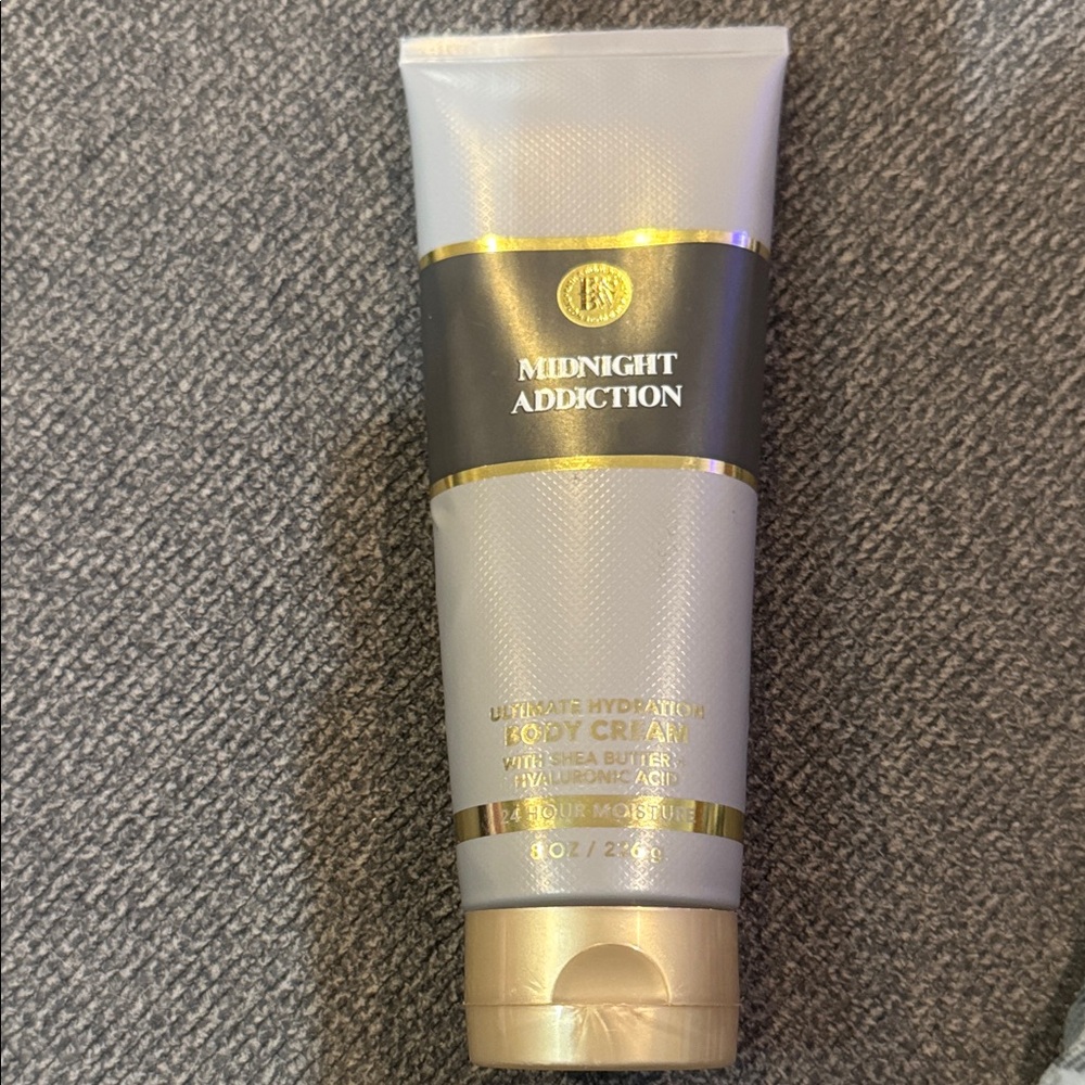 Bath & Body Works Midnight Addiction Body Cream - Gold and Gray